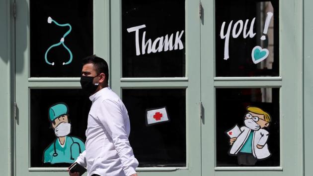 A man wearing a protective face mask walks past an Irish bar with drawings paying tribute to medical staff amid the coronavirus disease outbreak, in central Brussels, Belgium June 3, 2020.(Reuters File Photo) A man wearing a protective face mask walks past an Irish bar with drawings paying tribute to medical staff amid the coronavirus disease outbreak, in central Brussels, Belgium June 3, 2020.(Reuters File Photo)