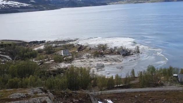 Shared by Twitter user Jan Fredrik Drablos, a caption on the video indicates it was captured by someone named Jan Egil Bakkeby. Shared by Twitter user Jan Fredrik Drablos, a caption on the video indicates it was captured by someone named Jan Egil Bakkeby.