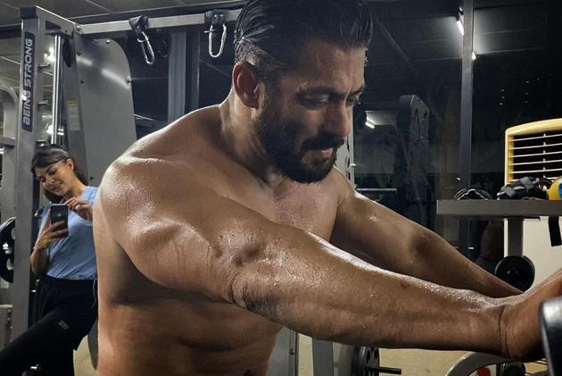 Jacqueline Fernandez sneakily captured Salman Khan sweating it out in the gym of his farmhouse in Panvel.