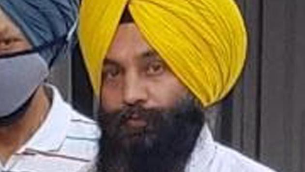 Head of Gurdwara Sri Kalgidhar Sahib, Phase 4, Jatinderpal Singh, who was arrested for allegedly assaulting a resident of Phase 2 and hurting religious sentiments. (HT PHOTO) Head of Gurdwara Sri Kalgidhar Sahib, Phase 4, Jatinderpal Singh, who was arrested for allegedly assaulting a resident of Phase 2 and hurting religious sentiments. (HT PHOTO)