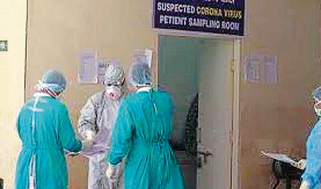 The private hospital will pack the sample in an ice-box and send it to the nearest government testing facility as per protocol. (HT FILE) The private hospital will pack the sample in an ice-box and send it to the nearest government testing facility as per protocol. (HT FILE)