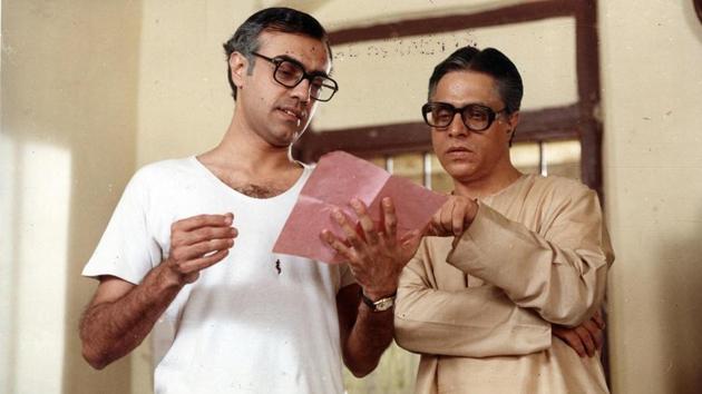 A few episodes of Byomkesh Bakshi were directed by Basu Chatterjee. A few episodes of Byomkesh Bakshi were directed by Basu Chatterjee.