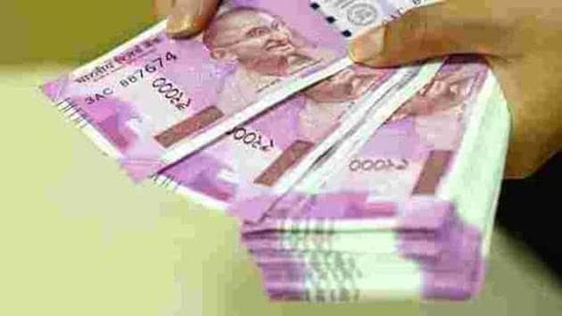 Rupee Slips 15 Paise To 75 62 Against Us Dollar In Early Trade Hindustan Times
