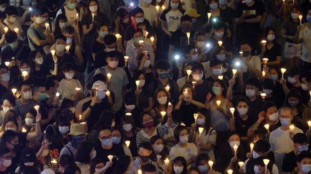 People hold candles as they gather in Mong Kok district to commemorate the 31st anniversary of the Tiananmen Square crackdown, in Hong Kong, China, on June 4. (Roy Lio / Bloomberg) People hold candles as they gather in Mong Kok district to commemorate the 31st anniversary of the Tiananmen Square crackdown, in Hong Kong, China, on June 4. (Roy Lio / Bloomberg)
