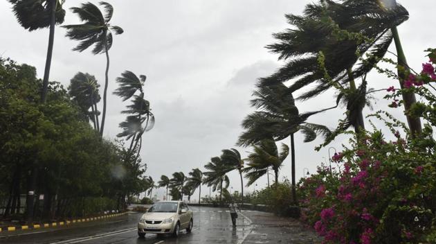 Wind and showers at Bandstand, Bandra due to Cyclone Nisarga wind in Mumbai on Wednesday. (Pramod Thakur/HT Photo) Wind and showers at Bandstand, Bandra due to Cyclone Nisarga wind in Mumbai on Wednesday. (Pramod Thakur/HT Photo)