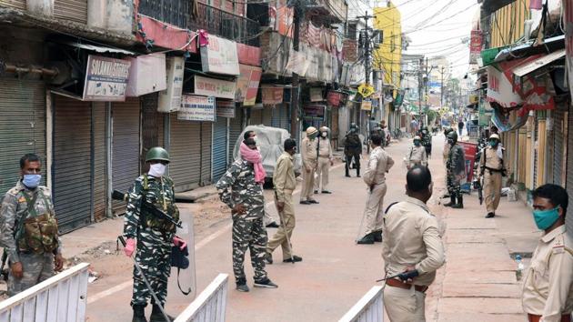 A total of 5,415 travellers are under surveillance and asymptomatic while 4,102 travellers have completed the 28-day observation period. (HT photo/ Diwakar Prasad) A total of 5,415 travellers are under surveillance and asymptomatic while 4,102 travellers have completed the 28-day observation period. (HT photo/ Diwakar Prasad)