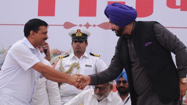 Delhi chief minister Arvind Kejriwal with Navjot Singh Sidhu during an event at Jalandhar, Punjab in September 2018.(Pardeep Pandit/HT Photo) Delhi chief minister Arvind Kejriwal with Navjot Singh Sidhu during an event at Jalandhar, Punjab in September 2018.(Pardeep Pandit/HT Photo)