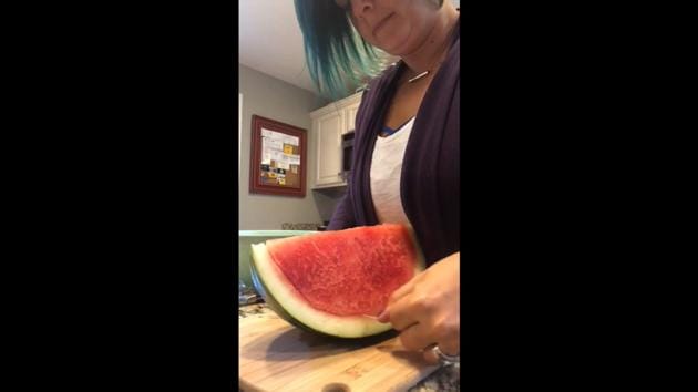 A woman using dental floss to slice up watermelon.(Reddit/eternalrefuge86)