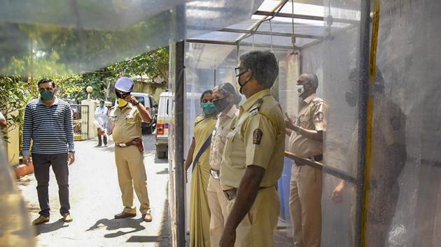 Mumbai Police Head Constable Posted At Dahisar Police Station Dies Of Covid 19 Hindustan Times Any other mail will be returned to the sender.