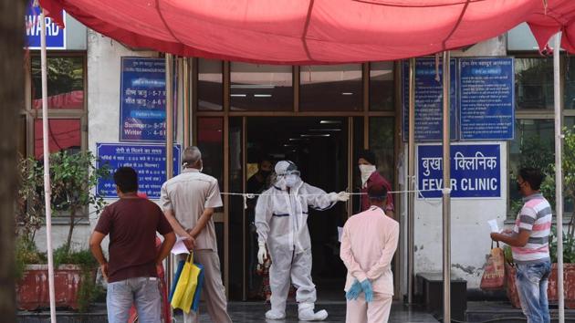 With the exception of June 1, Delhi has been recording at least 1,000 new infections daily for the last eight days.(Sonu Mehta/HT PHOTO)