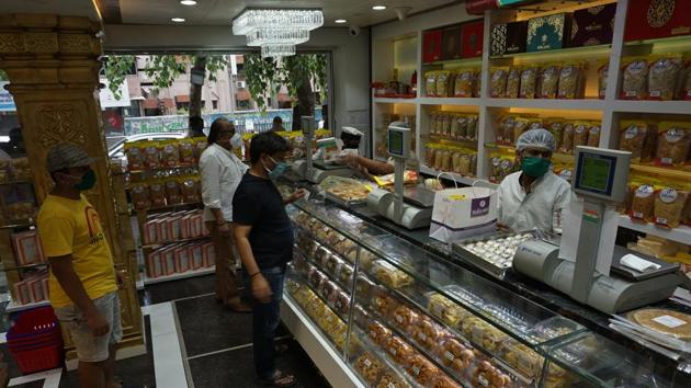 A shop at Panchpakhadi in Thane reopened on Friday, after more than two months. (Praful Gangurde/HT) A shop at Panchpakhadi in Thane reopened on Friday, after more than two months. (Praful Gangurde/HT)