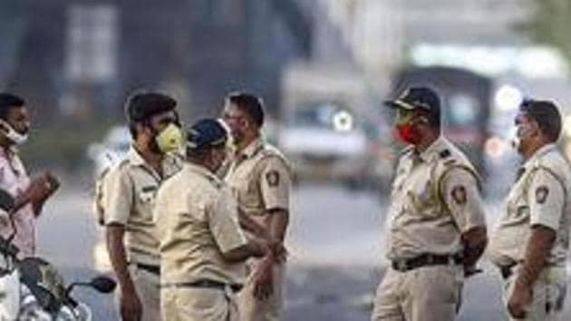 Mira Road Police have formed teams to trace and arrest the suspect, said deputy superintendent of police Shantaram Walvi.(PTI)