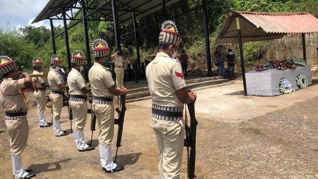 Former Delhi Police chief and former Governor of Jharkhand, Manipur and Mizoram Ved Marwah was cremated with full state honours and a guard of honour in Goa. (HT PHOTO.) Former Delhi Police chief and former Governor of Jharkhand, Manipur and Mizoram Ved Marwah was cremated with full state honours and a guard of honour in Goa. (HT PHOTO.)