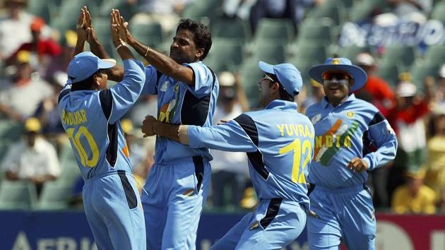 Javagal Srinath celebrates with Indian cricketers during 2003 World Cup(Getty Images) Javagal Srinath celebrates with Indian cricketers during 2003 World Cup(Getty Images)