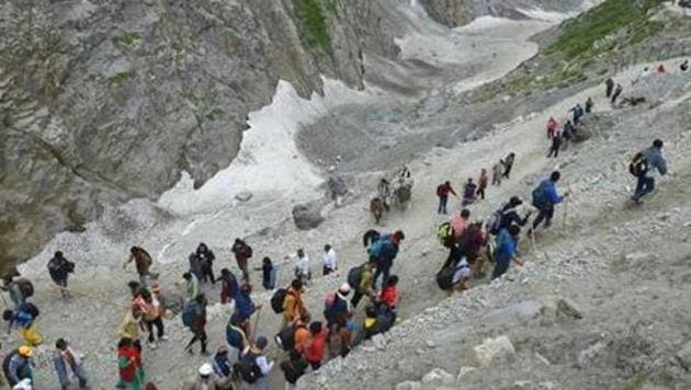 Amarnath yatra pilgrims heading for the cave shrine from Baltal in Kashmir last year.(File Photo/PTI)