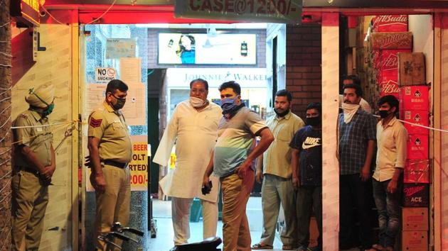 A Chandigarh police team investigates an incident of firing at a liquor shop inSector 9 on June 2. (Keshav Singh/HT) A Chandigarh police team investigates an incident of firing at a liquor shop inSector 9 on June 2. (Keshav Singh/HT)