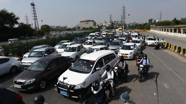 Till Friday evening, the government had received more than 7.5 lakh responses from people regarding the opening of Delhi’s borders, which were shut for a week on Monday, and limiting city hospitals to residents of the Capital.(Vipin Kumar/HT PHOTO)