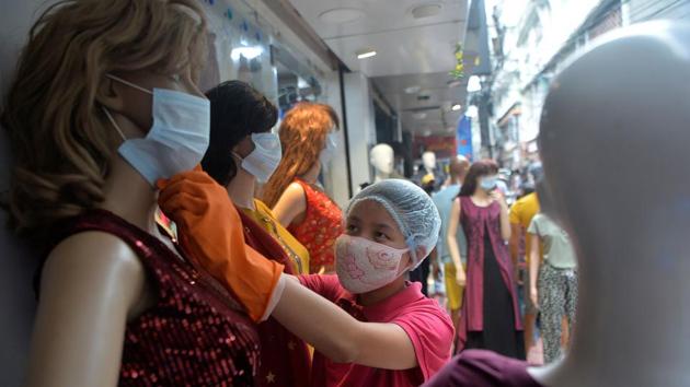 A vendor arranges face masks on mannequins installed at a retail apparel store in Siliguri on June 6. The number of COVID-19 cases in India has been rising by a third on average every week but the epidemic is not growing exponentially in the country and South Asia region, the World Health Organization (WHO) said on June 5. (Diptendu Dutta / AFP) 