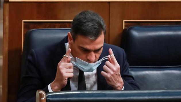 Spanish Prime Minister Pedro Sanchez takes of his face mask at the start of a session to request a sixth extension of the state of emergency amid the coronavirus disease outbreak at Parliament in Madrid, Spain. (REUTERS) Spanish Prime Minister Pedro Sanchez takes of his face mask at the start of a session to request a sixth extension of the state of emergency amid the coronavirus disease outbreak at Parliament in Madrid, Spain. (REUTERS)