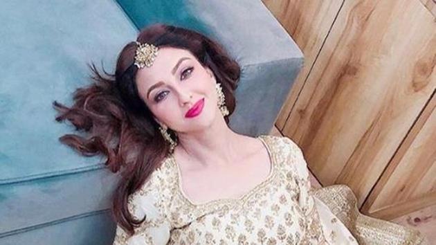 Saumya Tandon opens up about delayed payments and speculations of pay cut in TV industry. Saumya Tandon opens up about delayed payments and speculations of pay cut in TV industry.