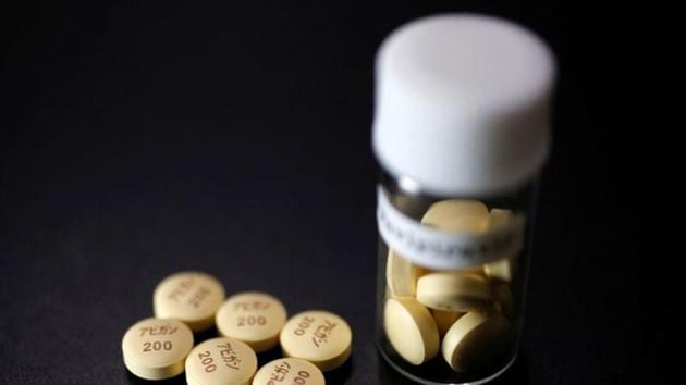Tablets of Avigan (generic name : Favipiravir), a drug approved as an anti-influenza drug in Japan and developed by drug maker Toyama Chemical Co, a subsidiary of Fujifilm Holdings Co. are displayed during a photo opportunity at Fujifilm's headquarters in Tokyo. (REUTERS) Tablets of Avigan (generic name : Favipiravir), a drug approved as an anti-influenza drug in Japan and developed by drug maker Toyama Chemical Co, a subsidiary of Fujifilm Holdings Co. are displayed during a photo opportunity at Fujifilm's headquarters in Tokyo. (REUTERS)