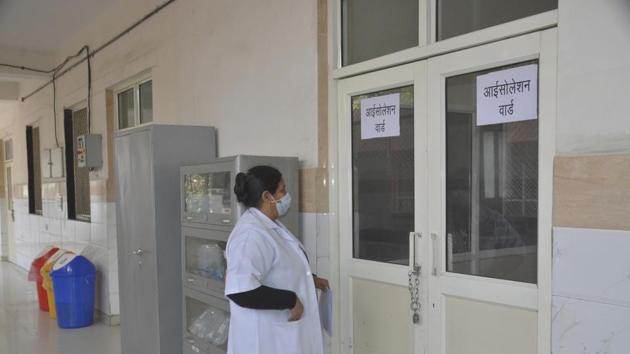 The court directed BMC to maintain status quo for two weeks and directed it to file a detailed affidavit by June 9 setting out particulars of houses or buildings requisitioned for isolation facilities along with their bed capacity and the number of individuals quarantined at these facilities. (Sakib Ali/HT file photo. Representative image) The court directed BMC to maintain status quo for two weeks and directed it to file a detailed affidavit by June 9 setting out particulars of houses or buildings requisitioned for isolation facilities along with their bed capacity and the number of individuals quarantined at these facilities. (Sakib Ali/HT file photo. Representative image)