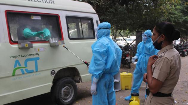 Health officials said that nearly 80% of the patients infected with Covid-19 are asymptomatic and therefore can stay in home isolation. (Yogendra Kumar/HT file photo) Health officials said that nearly 80% of the patients infected with Covid-19 are asymptomatic and therefore can stay in home isolation. (Yogendra Kumar/HT file photo)