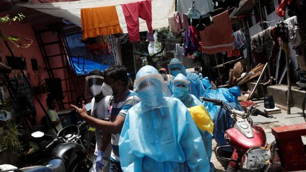 Health care workers clad in PPE and accompanied by volunteers walk through a slum in Dharavi, to check on residents on June 7. There are only 16 countries that have registered more coronavirus cases than Maharashtra. (Francis Mascarenhas / REUTERS) Health care workers clad in PPE and accompanied by volunteers walk through a slum in Dharavi, to check on residents on June 7. There are only 16 countries that have registered more coronavirus cases than Maharashtra. (Francis Mascarenhas / REUTERS)