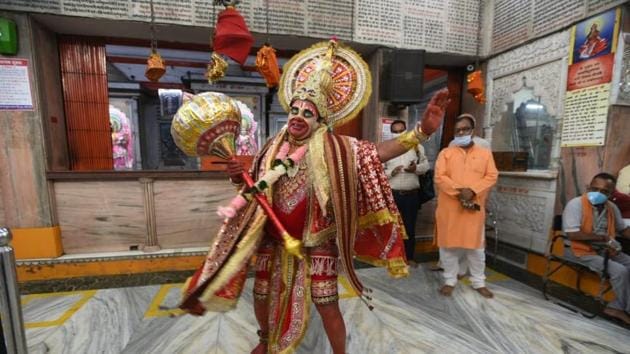 A man dressed as ‘Hanuman’ dances to the tune of Dhol at Hanuman Temple near Connaught Place in Delhi. (Photo: Arvind Yadav/HT)