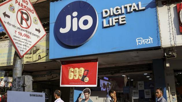 With this investment, Jio Platforms has raised <span class='webrupee'>₹</span>97,885.65 crore from seven marquee global investors.(Bloomberg)