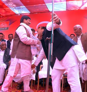 SP chief Akhilesh Yadav had last met his uncle Shivpal Yadav at Holi get-together in their native village Saifai. (file) SP chief Akhilesh Yadav had last met his uncle Shivpal Yadav at Holi get-together in their native village Saifai. (file)