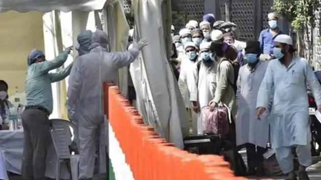 Thousands of people, including over 900 foreigners from at least 34 countries, attended the congregation at the Jamaat’s headquarters in Delhi’s Nizamuddin.(HT photo) Thousands of people, including over 900 foreigners from at least 34 countries, attended the congregation at the Jamaat’s headquarters in Delhi’s Nizamuddin.(HT photo)