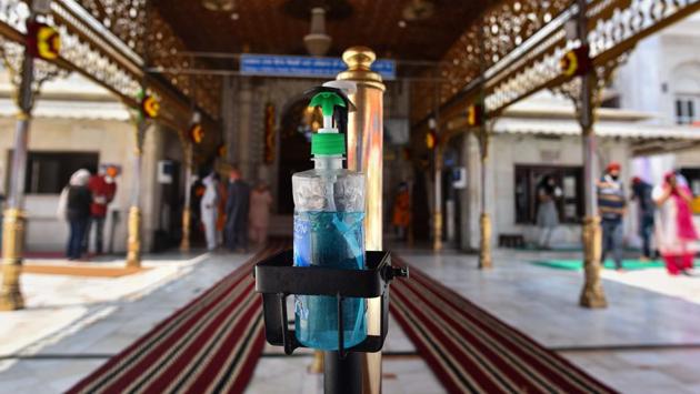 A hand sanitizer dispenser installed in Gurudwara Bangla Sahib after it reopened to the public for the first time since the nationwide lockdown was imposed to curb the spread of coronavirus, near Connaught Place in New Delhi on Monday. (Sanchit Khanna/HT PHOTO) A hand sanitizer dispenser installed in Gurudwara Bangla Sahib after it reopened to the public for the first time since the nationwide lockdown was imposed to curb the spread of coronavirus, near Connaught Place in New Delhi on Monday. (Sanchit Khanna/HT PHOTO)