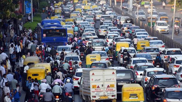 Traffic congestion seen along the Vikas Marg at ITO. Except for June 1, when Delhi saw a spike of 990 cases, it has been recording over 1,000 fresh Covid-19 cases every day from May 28 to June 7, the highest being 1,513 on June 3. (Raj K Raj/HT Photo)