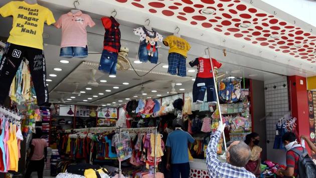 The odd-even rule of the opening of the shops is still being adhered to in line with the BMC’s earlier circular issued last week.(PTI)
