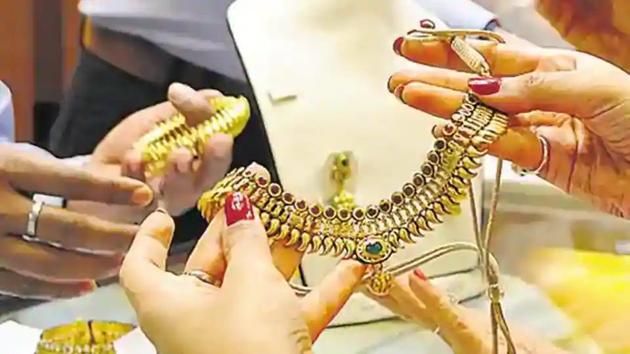 Many Indians are using gold to secure loans, bankers and industry experts say, as banks are otherwise increasingly unwilling to lend during the coronavirus pandemic due to fear of the loan souring.(HT file photo for representation)