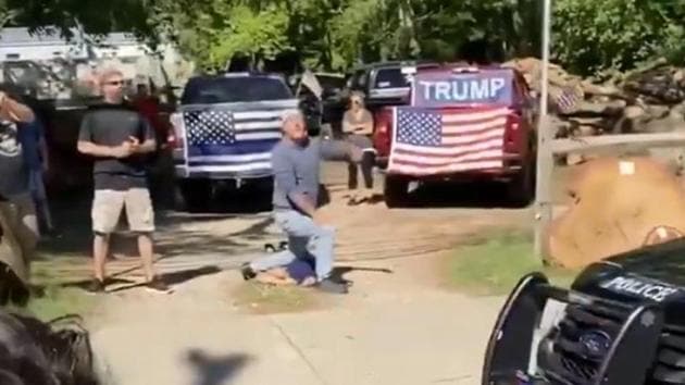 A person can be seen kneeling with his knee on another person’s neck in a bid to re-enact the killing of George Floyd. (@rodolfoasar/Twitter) A person can be seen kneeling with his knee on another person’s neck in a bid to re-enact the killing of George Floyd. (@rodolfoasar/Twitter)