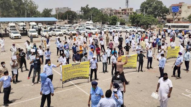 Azad Taxi Union members shouting slogans against the state government near Gill road in Ludhiana on Wednesday. (Gurpreet Singh) Azad Taxi Union members shouting slogans against the state government near Gill road in Ludhiana on Wednesday. (Gurpreet Singh)