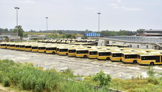 Bus Rapid Transit System (BRTS) buses parked at depot near Verka Chowk in Amritsar on Wednesday. (SAMEER SEHGAL/HT) Bus Rapid Transit System (BRTS) buses parked at depot near Verka Chowk in Amritsar on Wednesday. (SAMEER SEHGAL/HT)