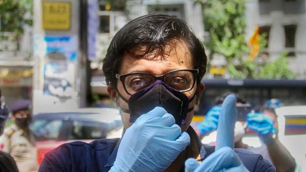 Republic TV’s editor-in-chief Arnab Goswami arrives to appear before NM Joshi police station for questioning, in Mumbai on Wednesday. (PTI) Republic TV’s editor-in-chief Arnab Goswami arrives to appear before NM Joshi police station for questioning, in Mumbai on Wednesday. (PTI)