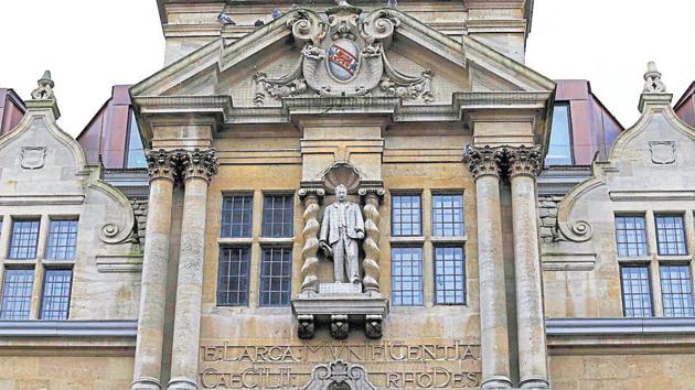 The statue of Cecil Rhodes is seen on the facade of Oriel College in Oxford, southern England.(Reuters File Photo)