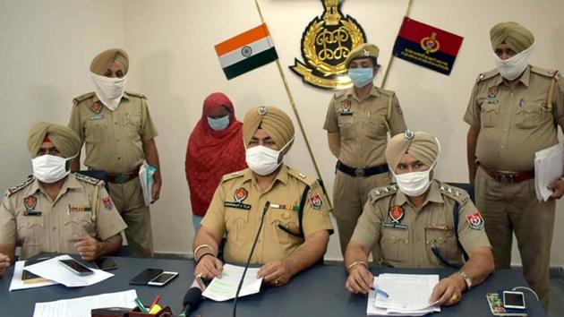 Parminder Kaur, infamously known as ‘Chitte wali bhabhi’, in police custody in Ludhiana on Tuesday.(HT PHOTO)