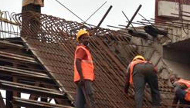 Real estate body Naredco said in a statement on Tuesday that of the over 2.8 lakh labourers it had approached in Uttar Pradesh, 75,000 have so far agreed to work. (HT File / Photo used for representational purpose in) Real estate body Naredco said in a statement on Tuesday that of the over 2.8 lakh labourers it had approached in Uttar Pradesh, 75,000 have so far agreed to work. (HT File / Photo used for representational purpose in)