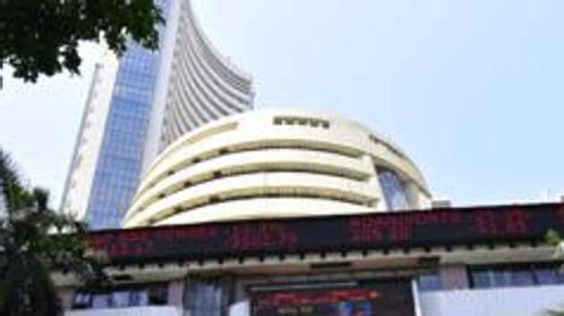 SBI was the top laggard in the Sensex pack, dropping over 5 per cent, followed by Sun Pharma, Maruti, Bajaj Finance, Tata Steel, Axis Bank and ICICI Bank.(Anshuman Poyrekar/HT Photo)