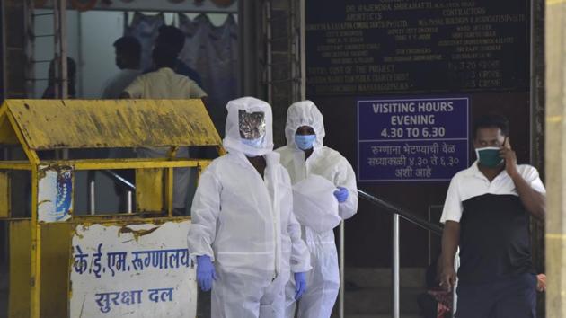 Medical staff, patients and their relatives outside KEM hospital in Mumbai, the city worst affected by the coronavirus pandemic in India. (Anshuman Poyrekar/HT Photo) Medical staff, patients and their relatives outside KEM hospital in Mumbai, the city worst affected by the coronavirus pandemic in India. (Anshuman Poyrekar/HT Photo)