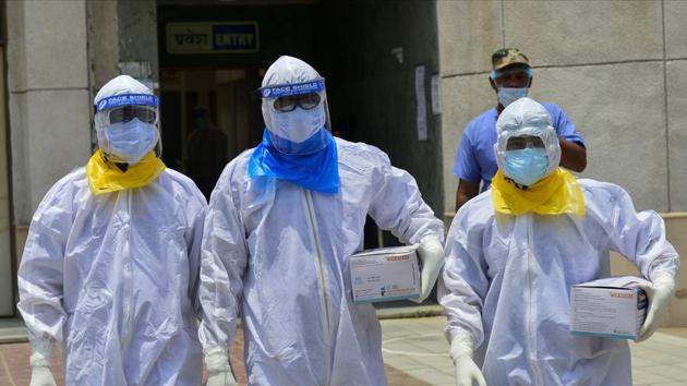 Medics arrive to take samples of suspected Covid-19 patients for lab tests at a government hospital, in New Delhi on June 10.(PTI Photo) Medics arrive to take samples of suspected Covid-19 patients for lab tests at a government hospital, in New Delhi on June 10.(PTI Photo)
