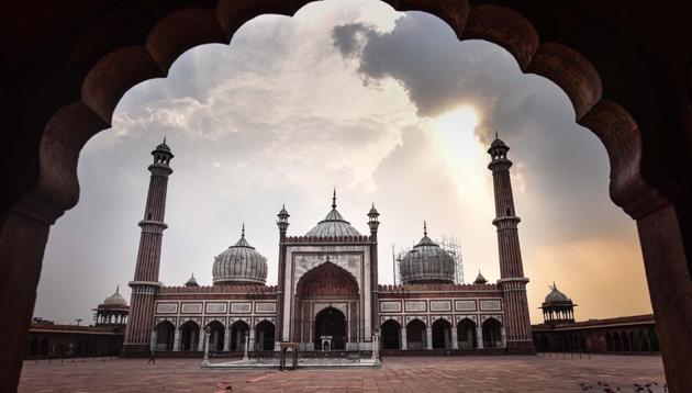 The deserted Jama Masjid complex with authorities contemplating closing it to the public due to rising coronavirus cases in New Delhi on Wednesday.(Sanchit Khanna/HT PHOTO) The deserted Jama Masjid complex with authorities contemplating closing it to the public due to rising coronavirus cases in New Delhi on Wednesday.(Sanchit Khanna/HT PHOTO)