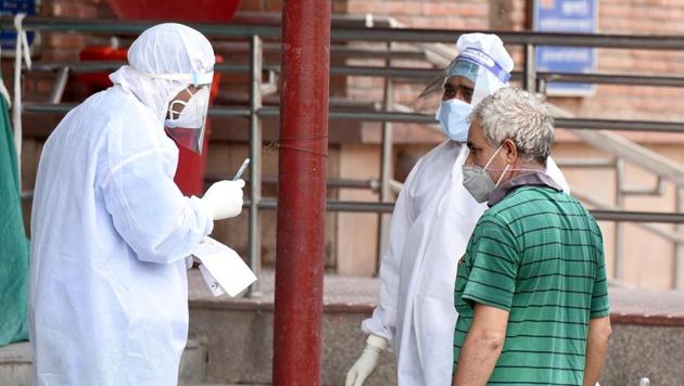 Medical workers in PPE coveralls attend to a person with breathing issues outside the Covid-19 ward at Lok Nayak Jai Prakash Narayan Hospital (LNJP) in New Delhi on Wednesday. (Sonu Mehta/HT PHOTO) Medical workers in PPE coveralls attend to a person with breathing issues outside the Covid-19 ward at Lok Nayak Jai Prakash Narayan Hospital (LNJP) in New Delhi on Wednesday. (Sonu Mehta/HT PHOTO)