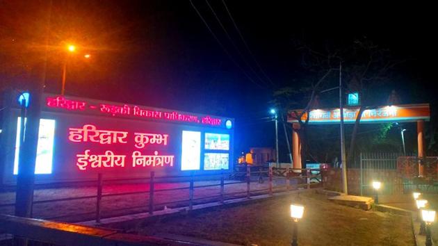 A display board put up near the Niranjani Akhada gate in Haridwar inviting pilgrims for Kumbh 2021 in Haridwar. (HT PHOTO.) A display board put up near the Niranjani Akhada gate in Haridwar inviting pilgrims for Kumbh 2021 in Haridwar. (HT PHOTO.)