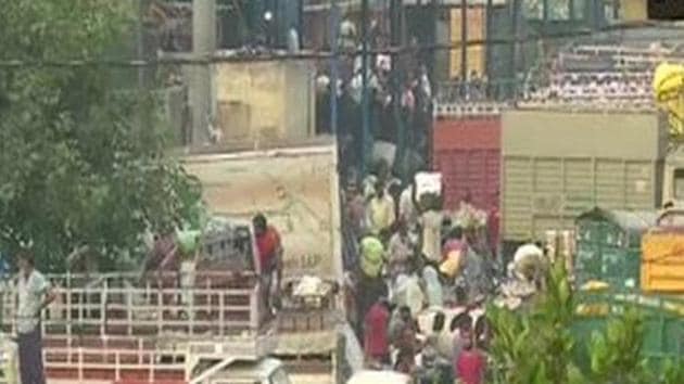 Not only in the market, the road outside the market area was also jammed because of the huge number of vehicles in the morning today.(ANI)